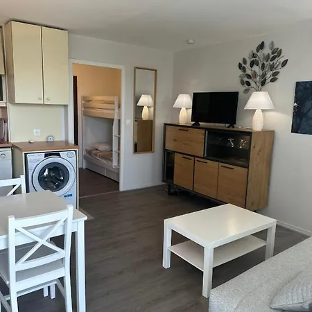 Les Cigales De Idealement Place Proche De La アパート *