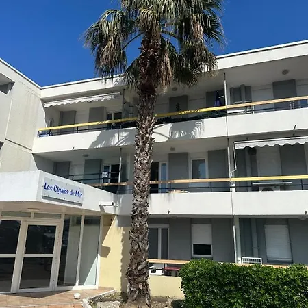 Les Cigales De Idealement Place Proche De La アパート