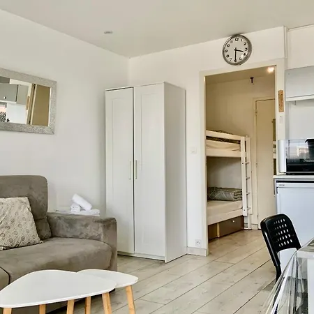 Les Cigales De A Pied A 2 Min Apartamento
